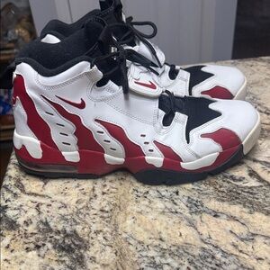 Nike Men's White and Red Sneakers